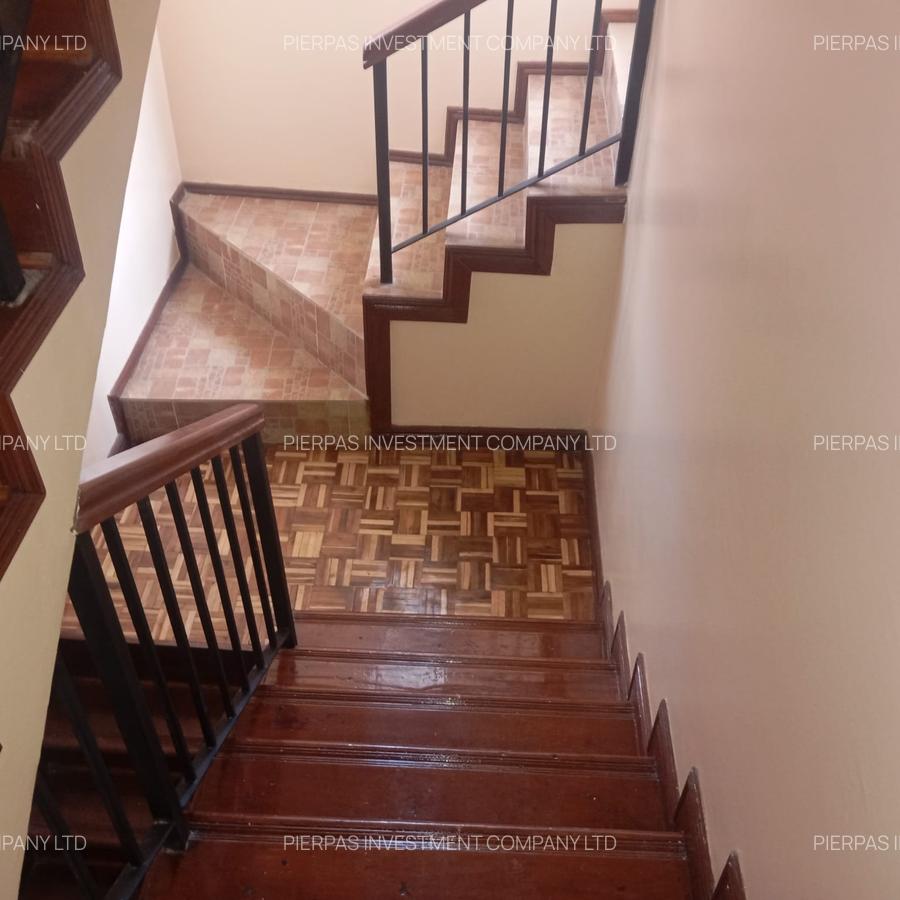 5 Bed Villa with En Suite in Westlands Area - 9