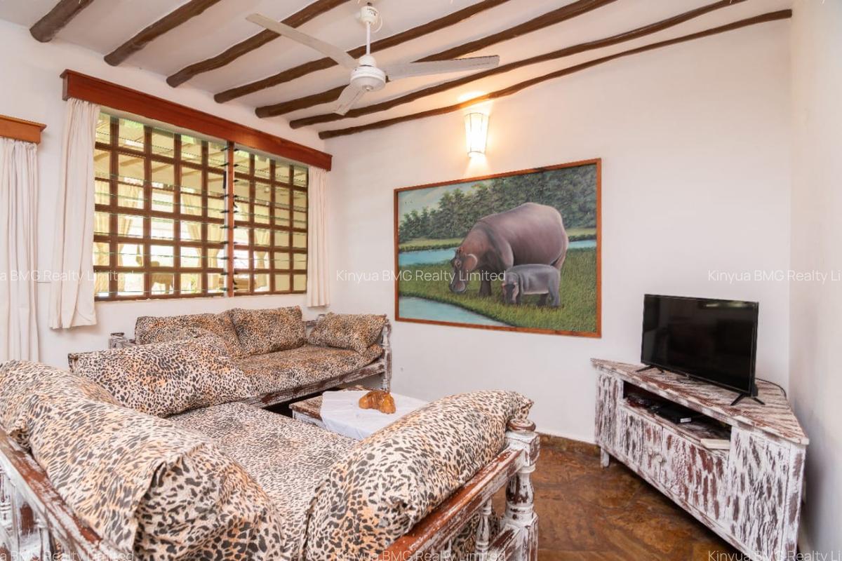 Serviced 1 Bed Apartment with En Suite in Malindi - 8