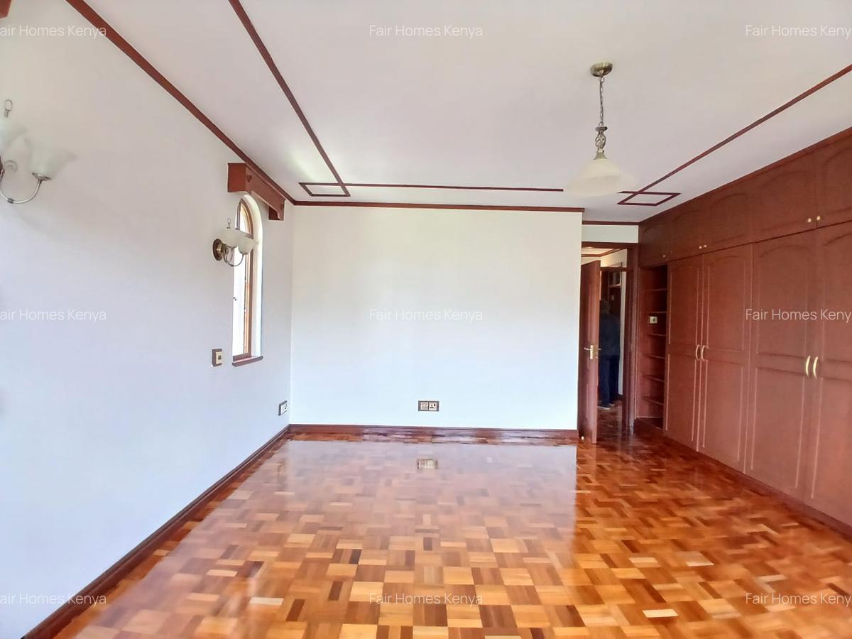 4 Bed Townhouse with En Suite at James Gichuru - 17