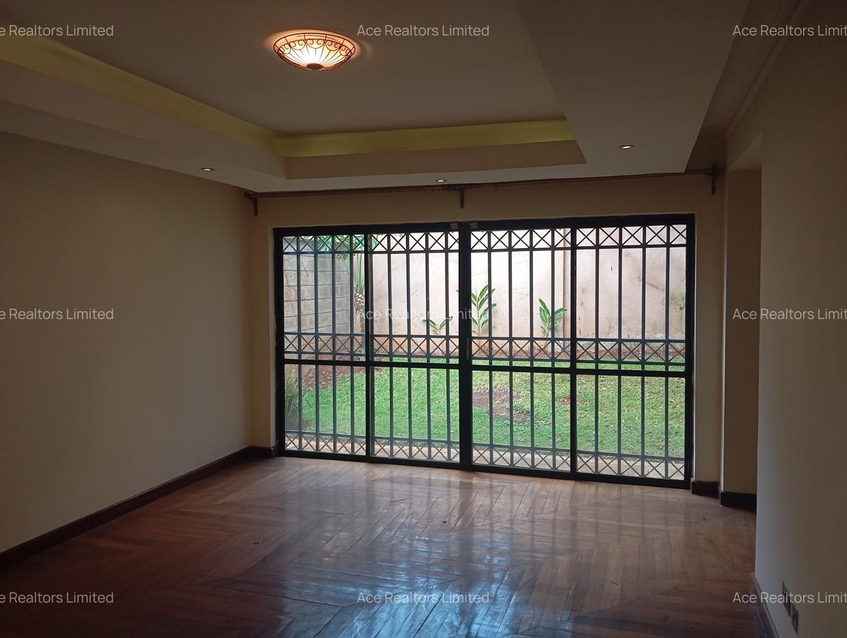 5 Bed Townhouse with En Suite at Lavington - 2