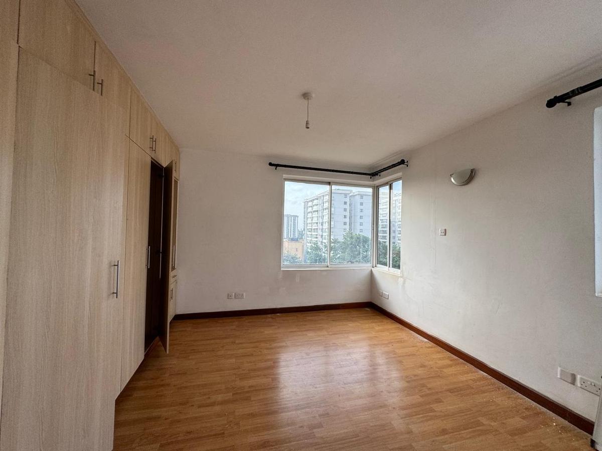 2 Bed Apartment with En Suite in Lavington - 18