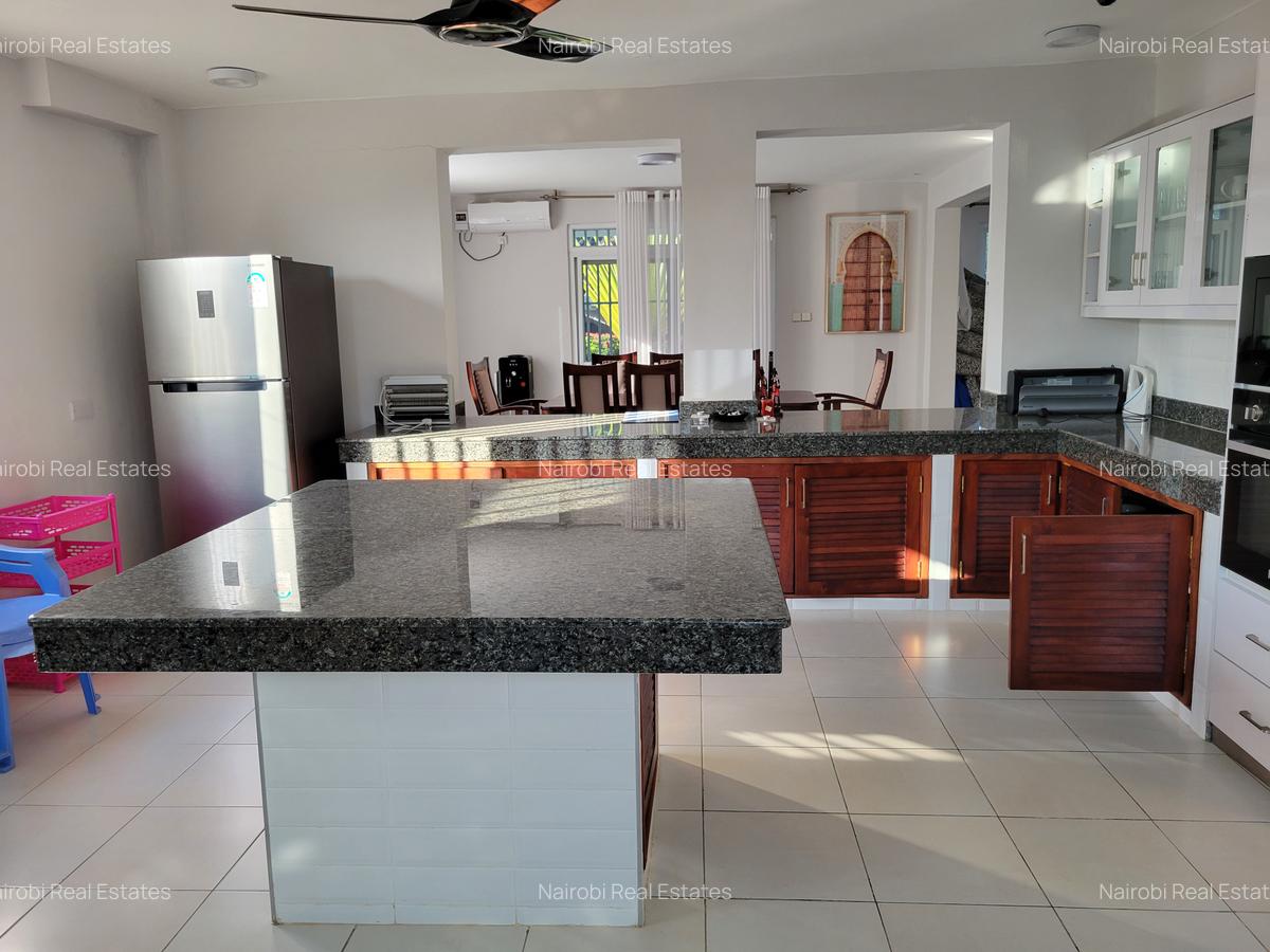 3 Bed House with En Suite in Diani - 8