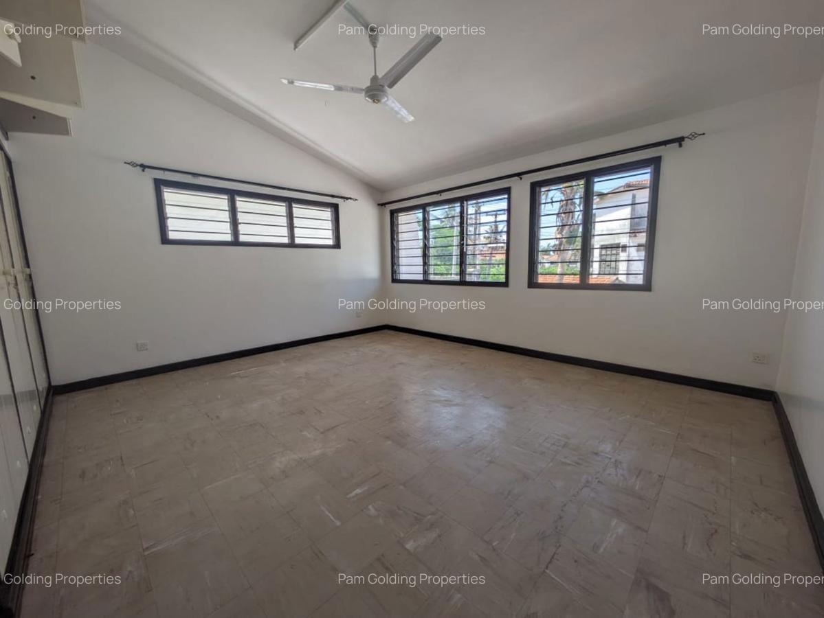 4 Bed Townhouse in Nyali Area - 8