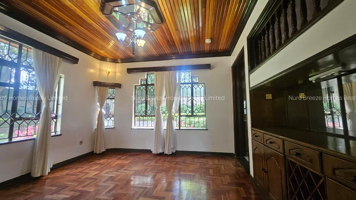 5 Bed House with En Suite in Runda - 12