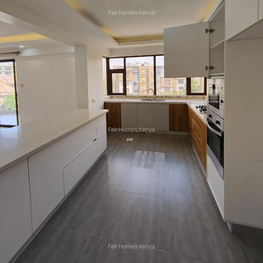 3 Bed Apartment with En Suite at Othaya Road - 4