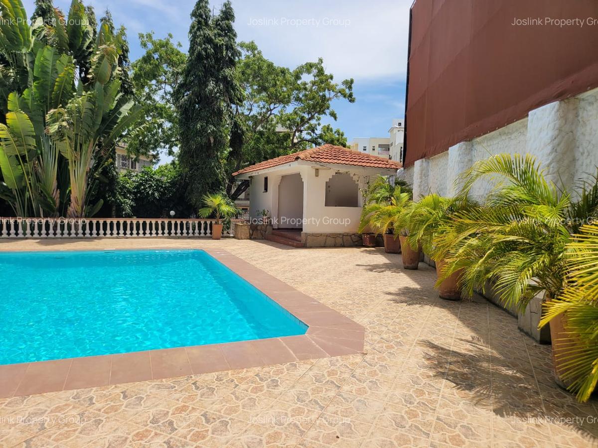 4 Bed Townhouse with En Suite at Greenwood Drive - 7