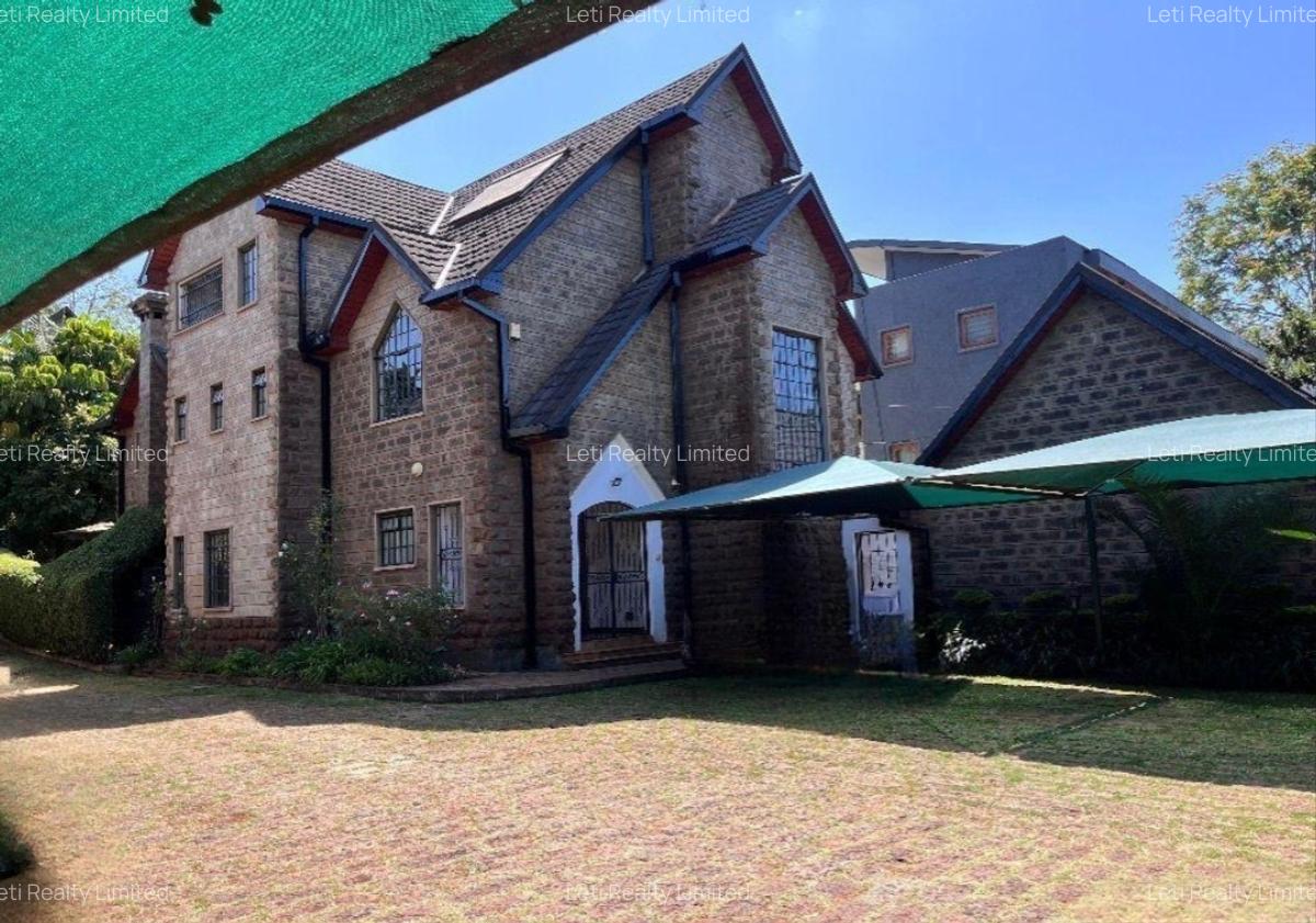 5 Bed Townhouse with En Suite in Lavington - 1