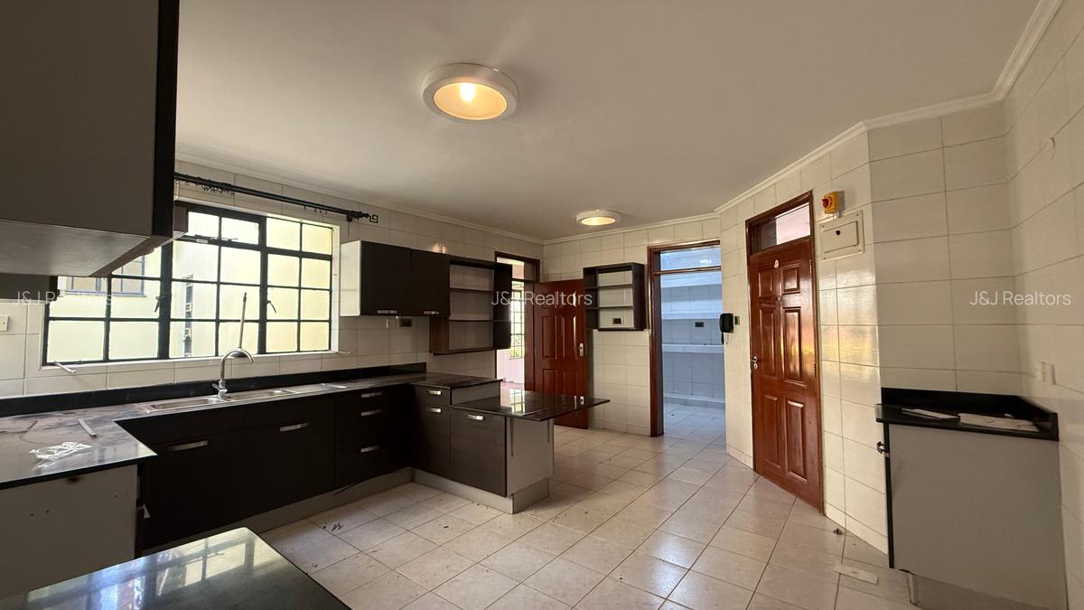 5 Bed Townhouse with En Suite in Lavington - 11