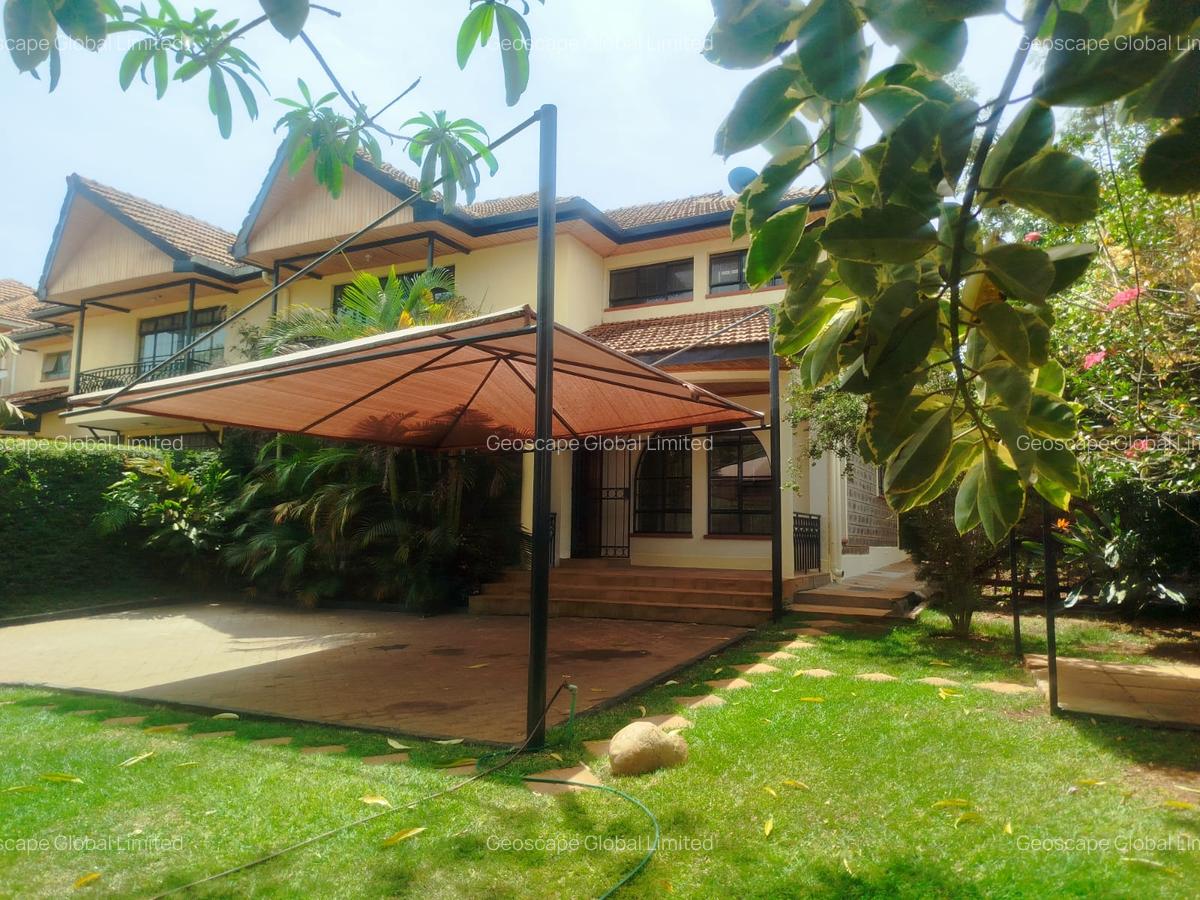 4 Bed House with En Suite in Lavington - 1