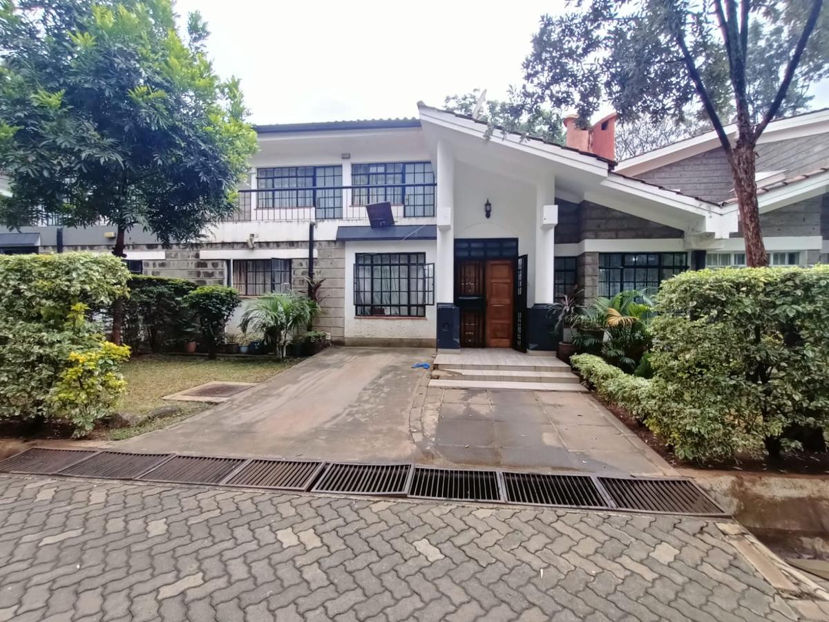 4 Bed Villa with En Suite at Lavington - 4