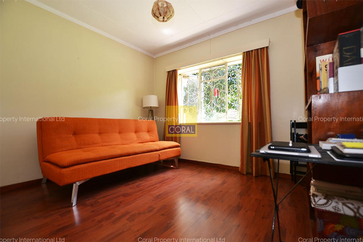 4 Bed House in Lavington - 12