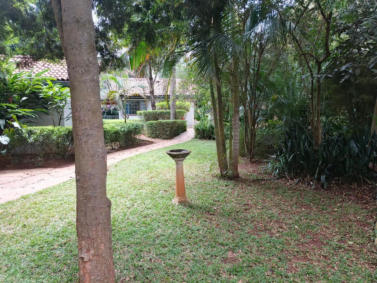 4 Bed Villa with En Suite at Lavington - 2