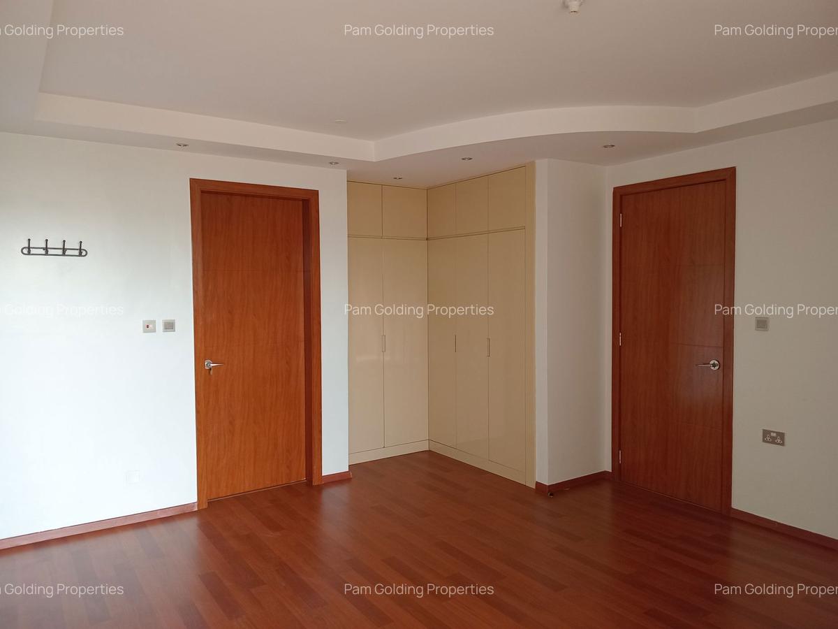 3 Bed Apartment with En Suite in Parklands - 8