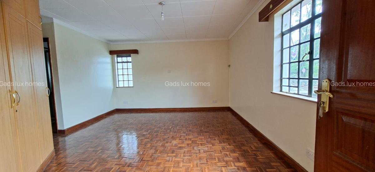 4 Bed Townhouse with En Suite at Brookside - 12