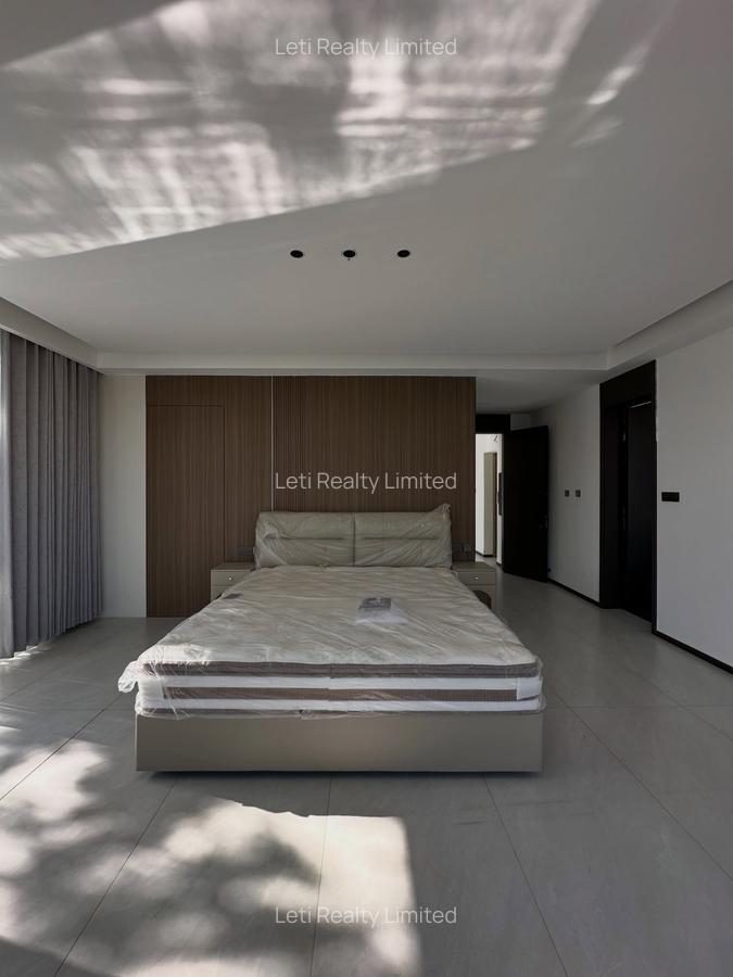 5 Bed Villa with En Suite in Lavington - 11