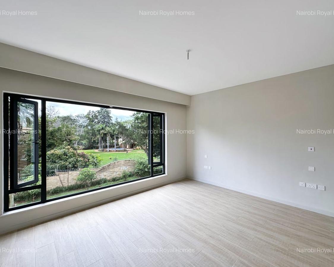 5 Bed Townhouse with En Suite at Lavington Green - 3