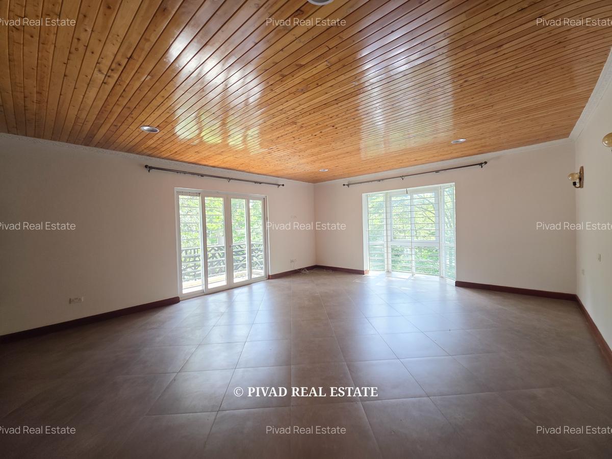 4 Bed House with Garden in Rosslyn - 6