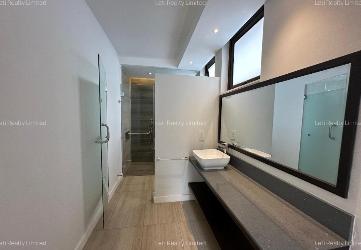 4 Bed Townhouse with En Suite in Lavington - 12