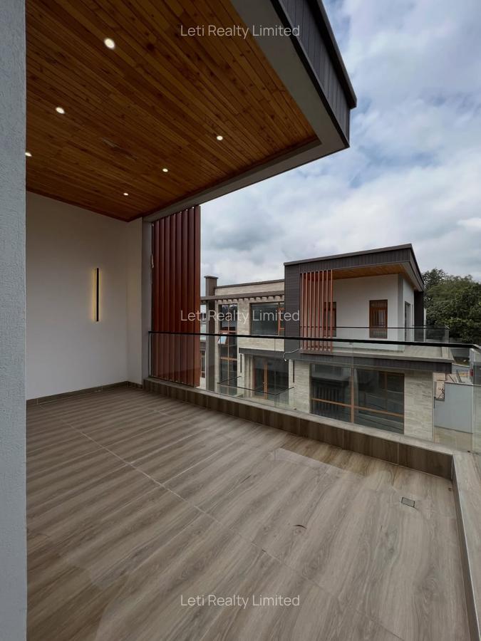 6 Bed Townhouse with En Suite in Lavington - 2