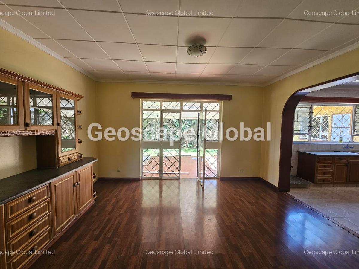 4 Bed House with En Suite in Lavington - 3