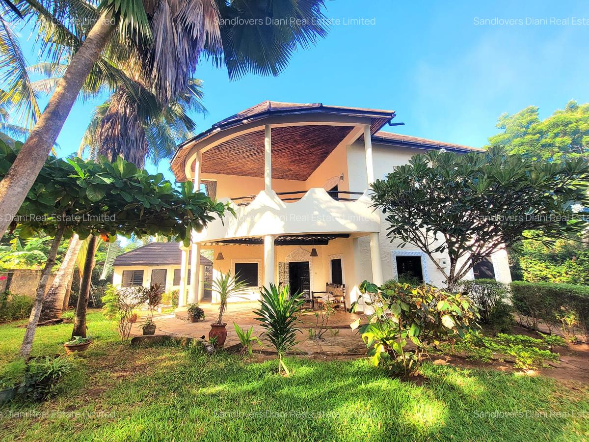 3 Bed Villa with En Suite in Diani - 1