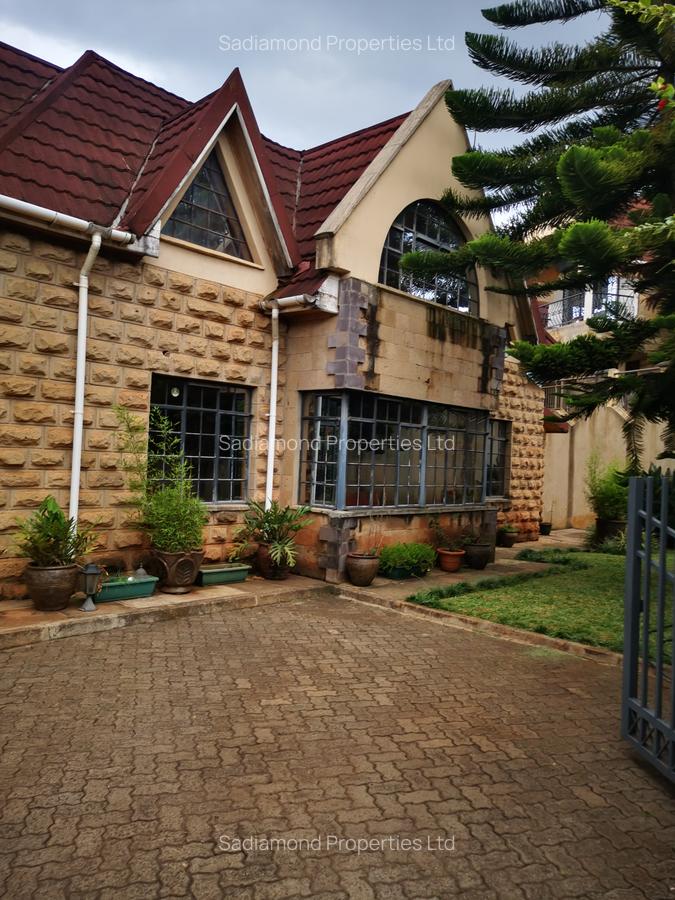 5 Bed House with En Suite in Lavington - 8