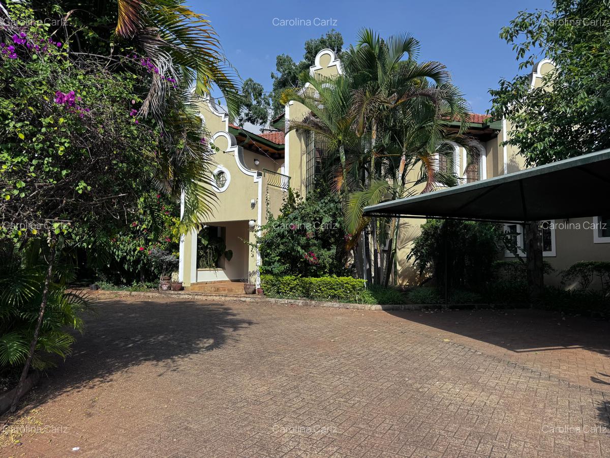 5 Bed House with En Suite in Nyari - 2