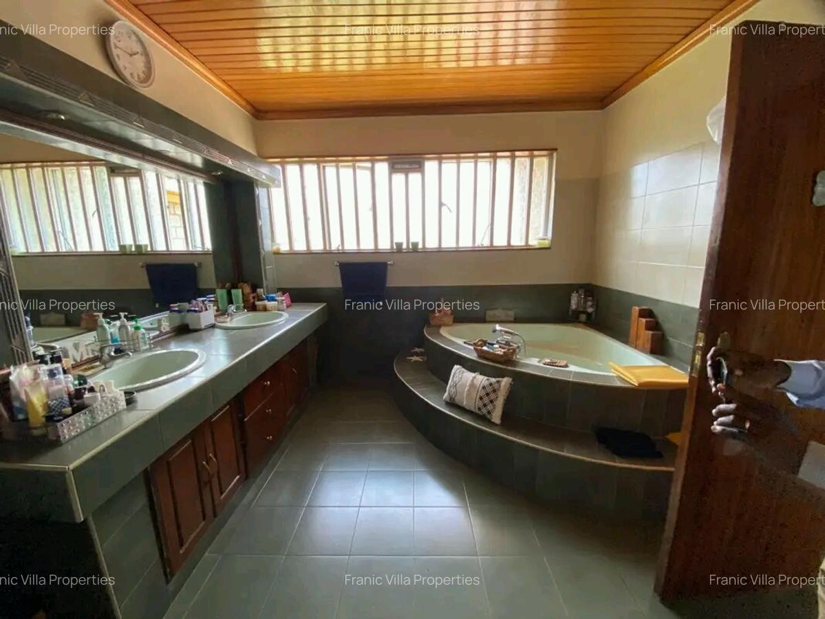 4 Bed House with En Suite at Runda - 2