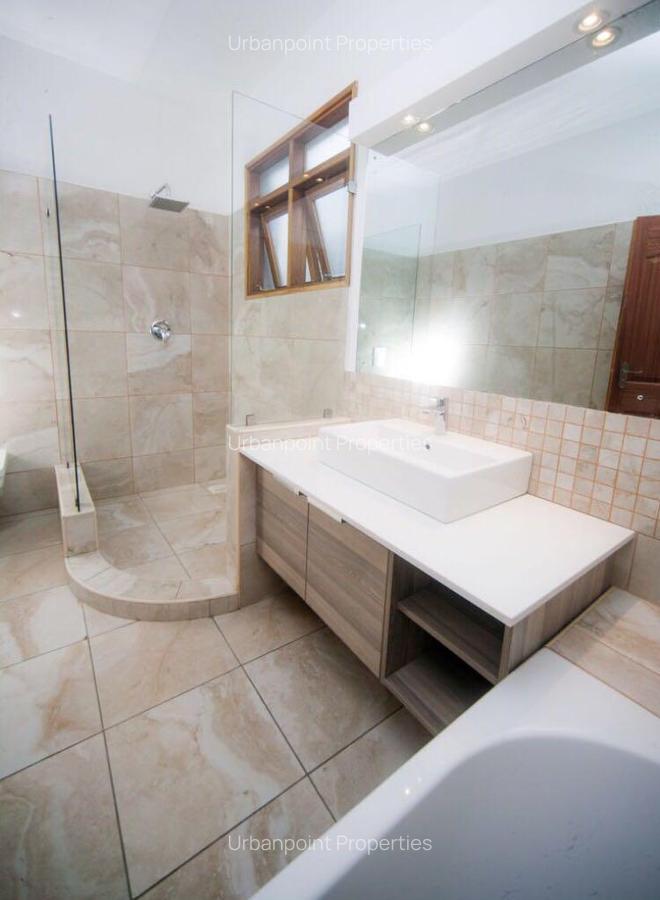 4 Bed House with En Suite in Nyali Area - 11