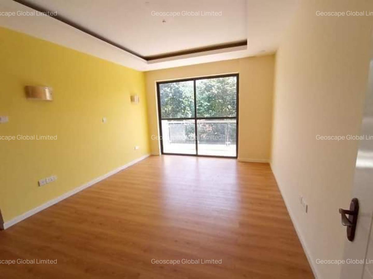 3 Bed Apartment with En Suite in Brookside - 3