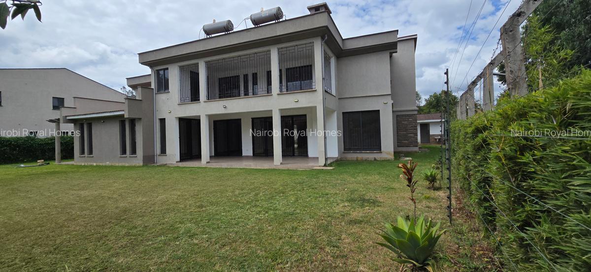 6 Bed House with En Suite at Lavington Green - 8