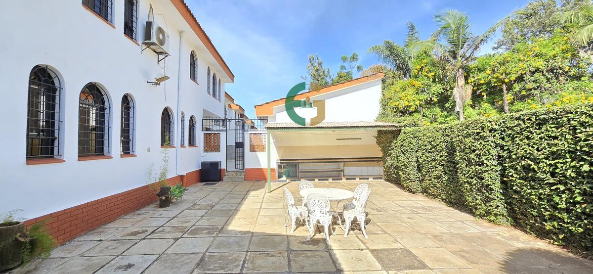 6 Bed Villa with En Suite in Lavington - 2