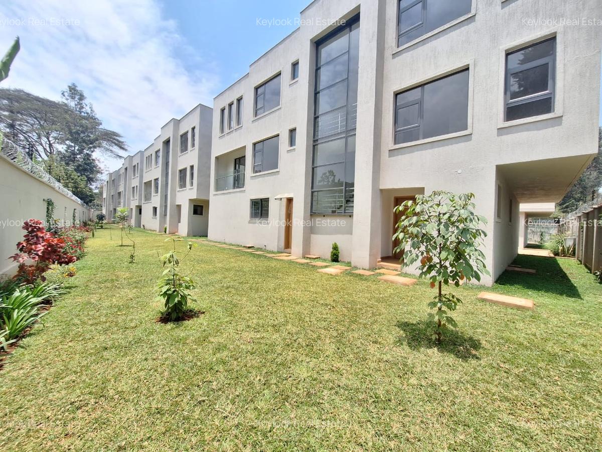 6 Bed Townhouse with En Suite at Lavington - 16