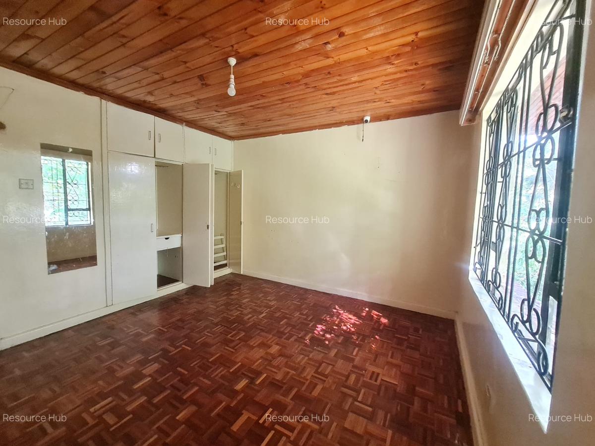 4 Bed House with En Suite at Hardy Area - 16