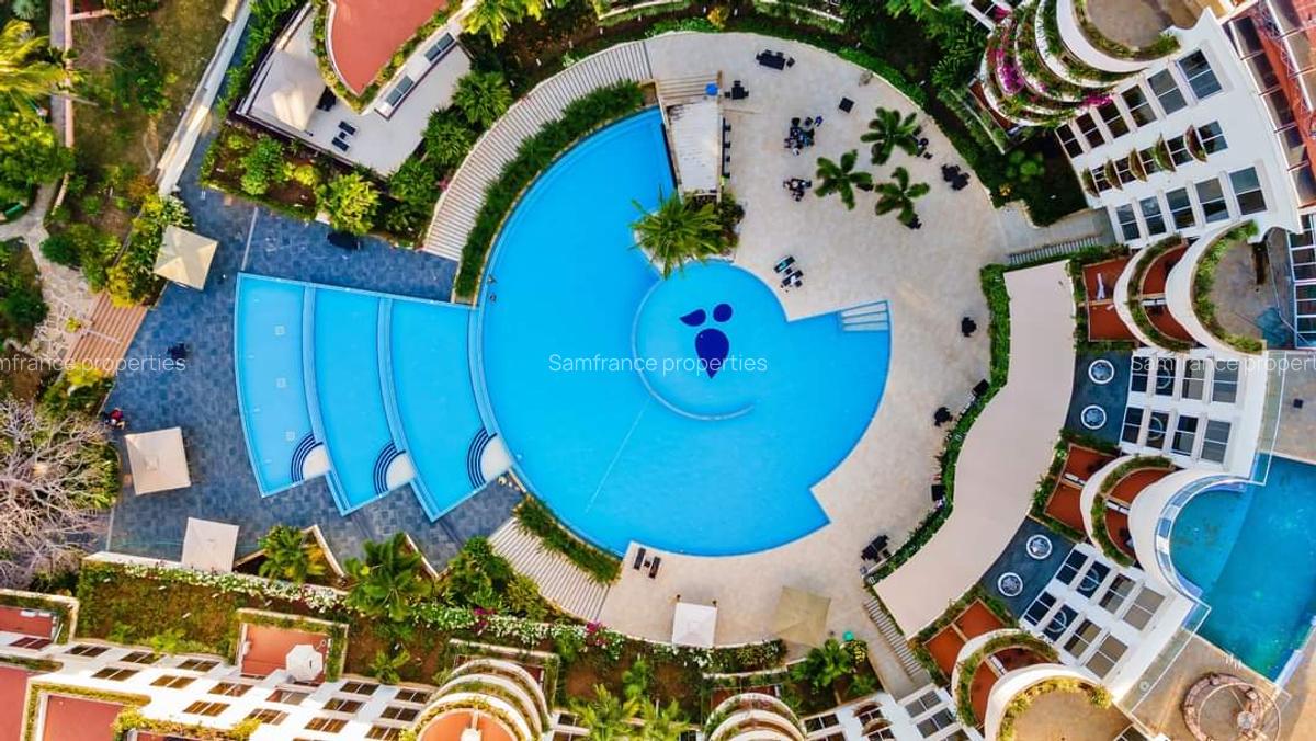 Serviced 1 Bed Apartment with En Suite at Serena - 4