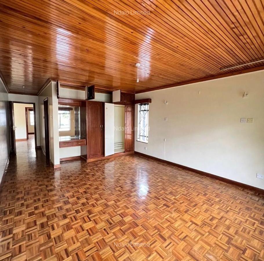 4 Bed Townhouse with En Suite at Lavington - 11