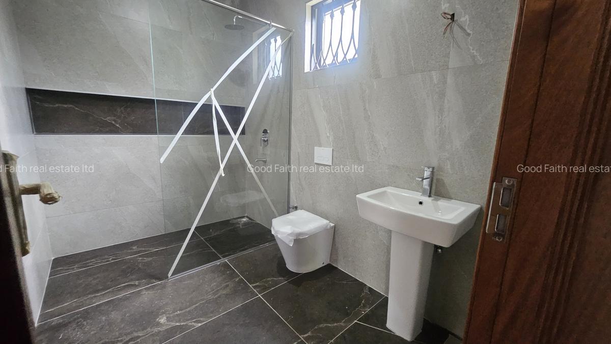 5 Bed House with En Suite in Loresho - 11