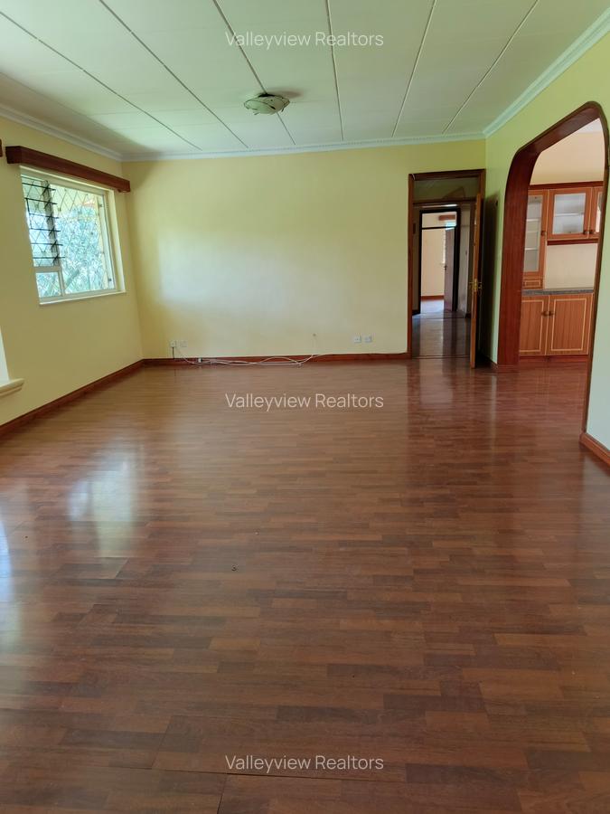 5 Bed House with En Suite at Lavington - 6