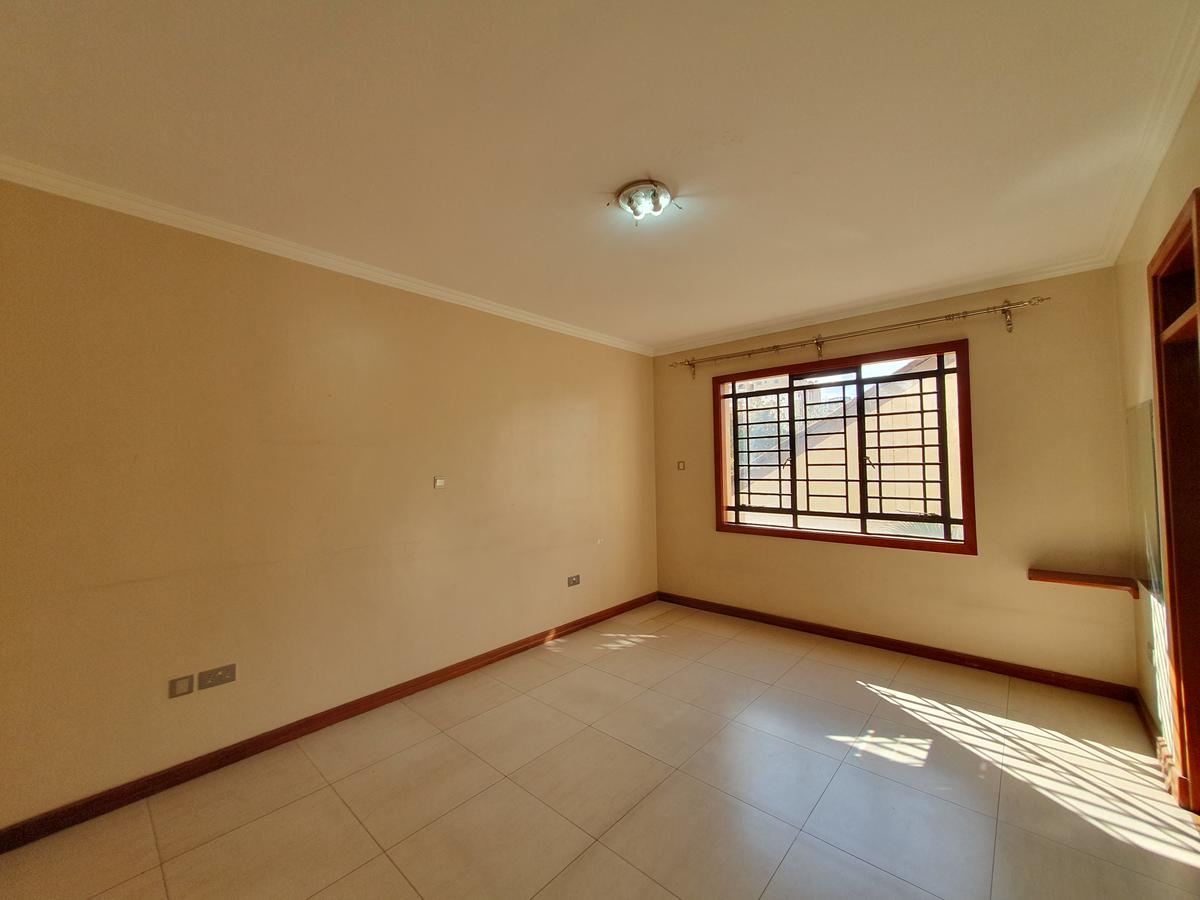 4 Bed Apartment with En Suite at 2Nd Parklands Avenue - 9