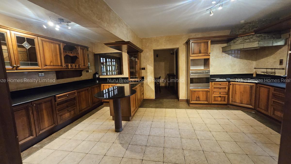 6 Bed House with En Suite in Runda - 15