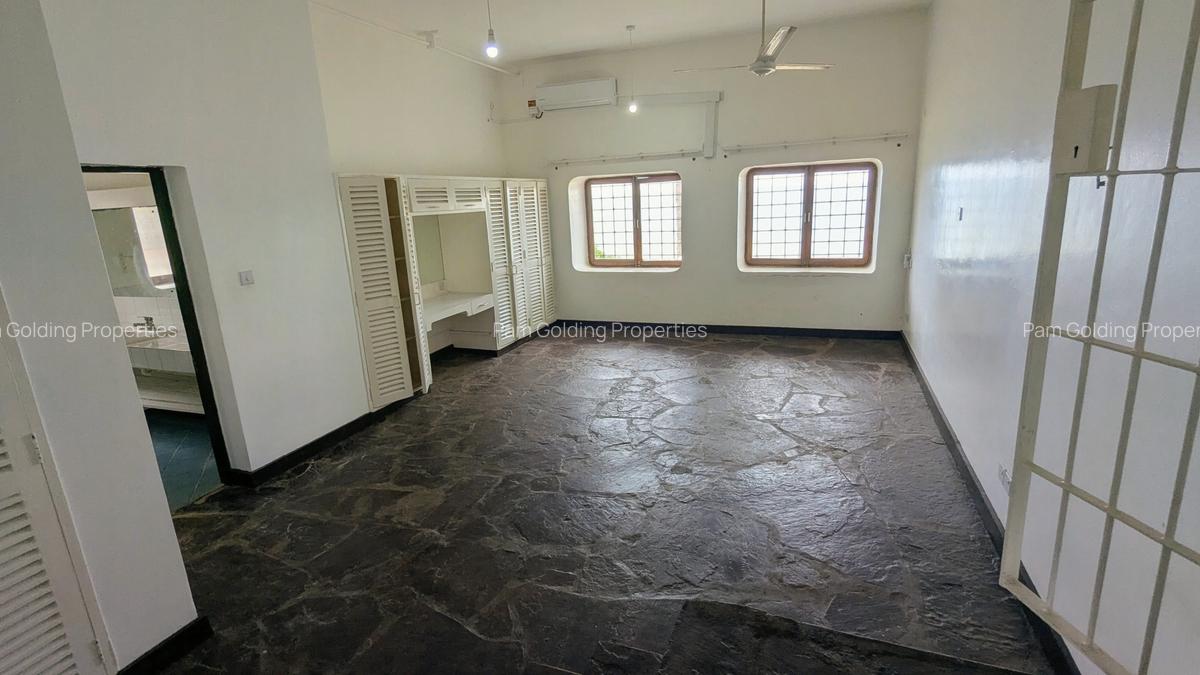 3 Bed House with En Suite at Greenwood - 12