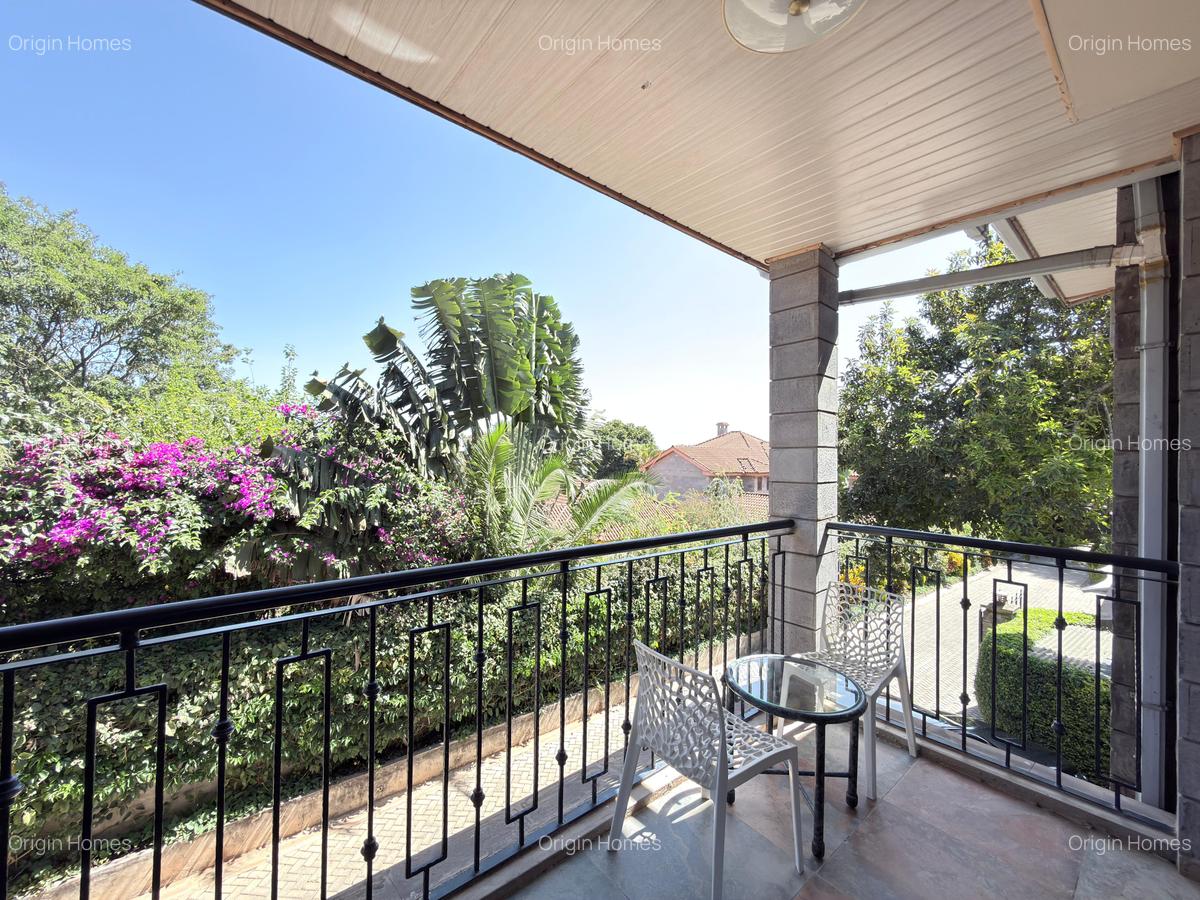 1 Bed House with En Suite in Lavington - 9