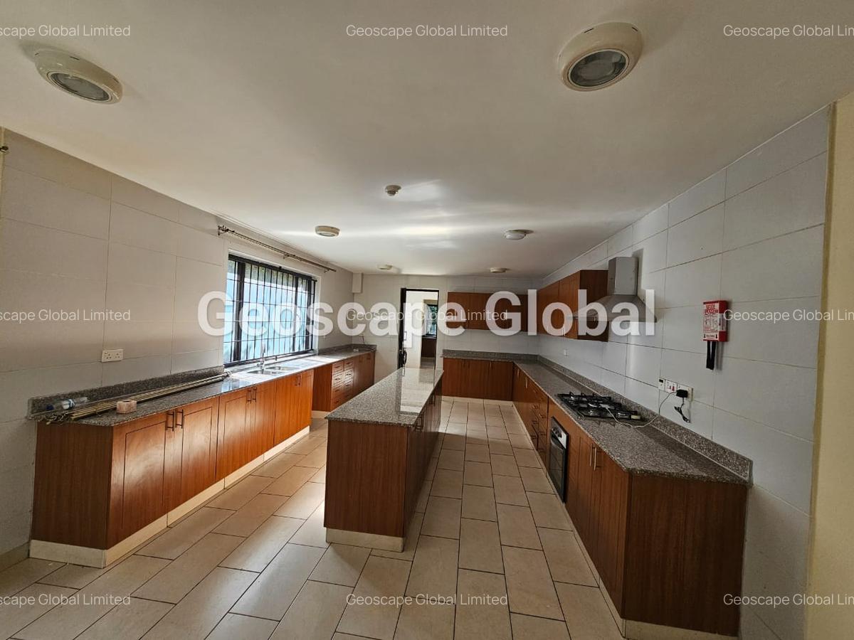 5 Bed House with En Suite in Runda - 11