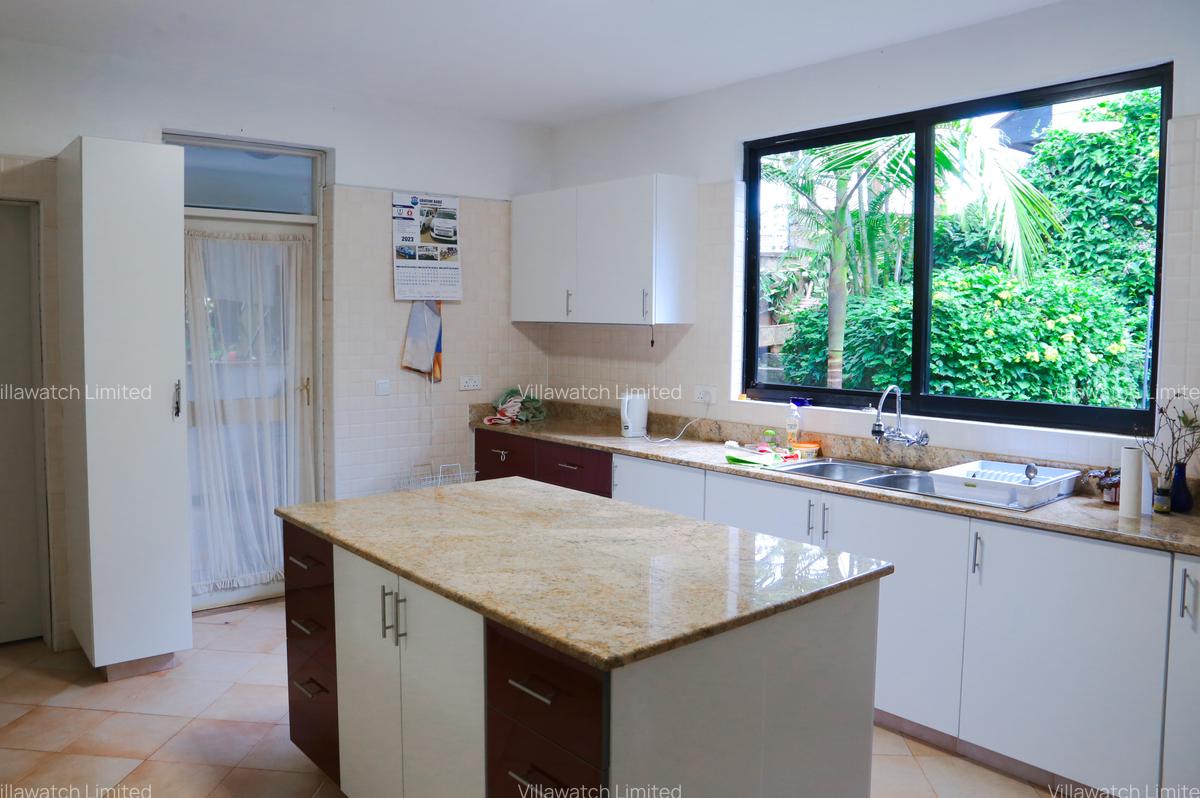 3 Bed Villa with En Suite at Mushroom Gardens - 10