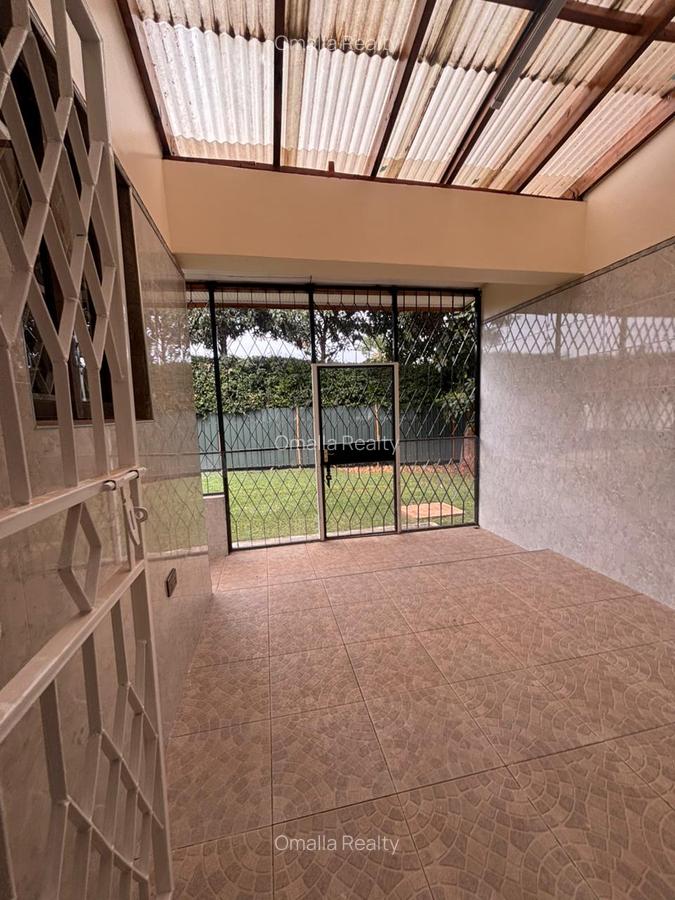 5 Bed House with En Suite in Ridgeways - 9