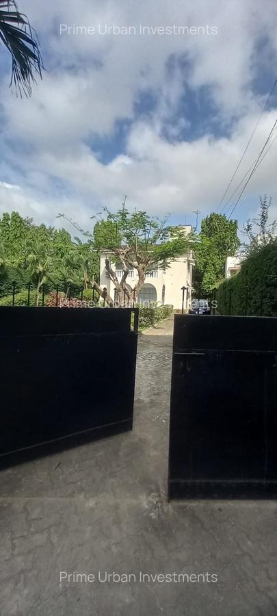 3 Bed House with En Suite in Nyali Area - 2