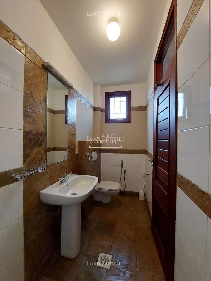 3 Bed Apartment with Swimming Pool in Riverside - 10