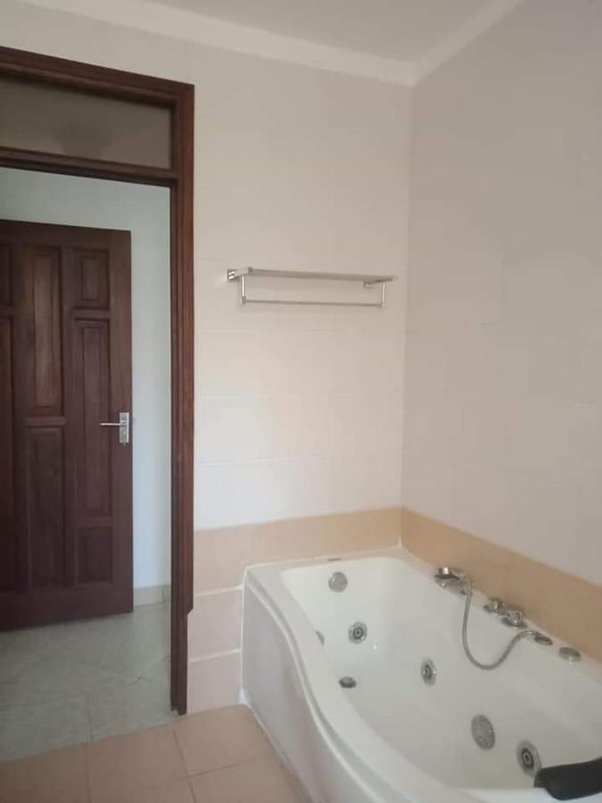 3 Bed Apartment with En Suite in Nyali Area - 13