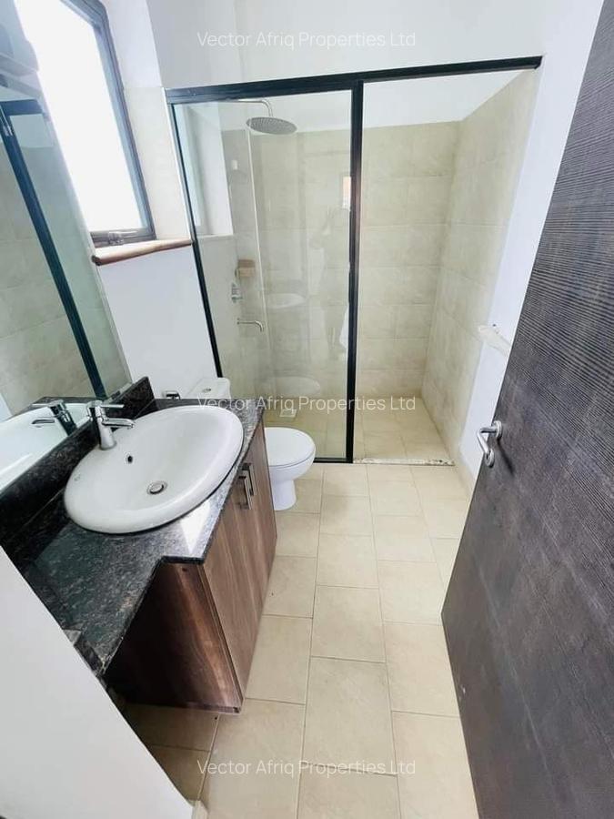 4 Bed Townhouse with En Suite at Chuna - 8