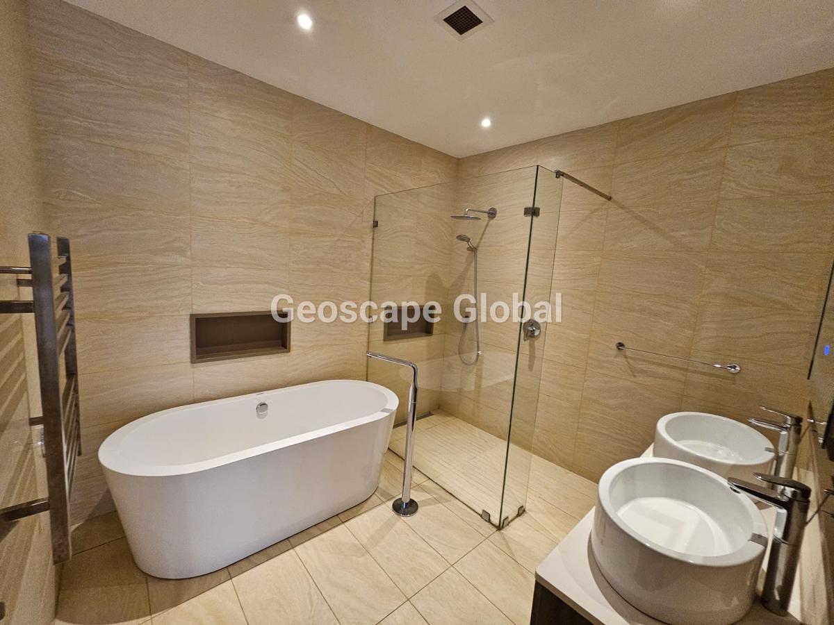 3 Bed Apartment with En Suite in Riverside - 8